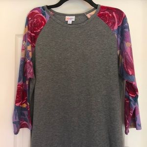 Beautiful Lularoe randy tee